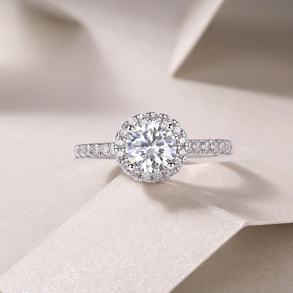 Hot-Selling 925 Sterling Silver Round Moissanite