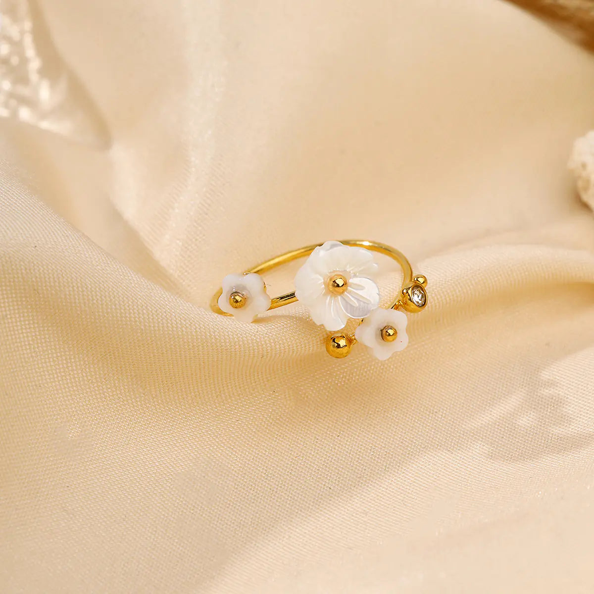 Simple Stainless Steel Shell Flower Adjustable Ring