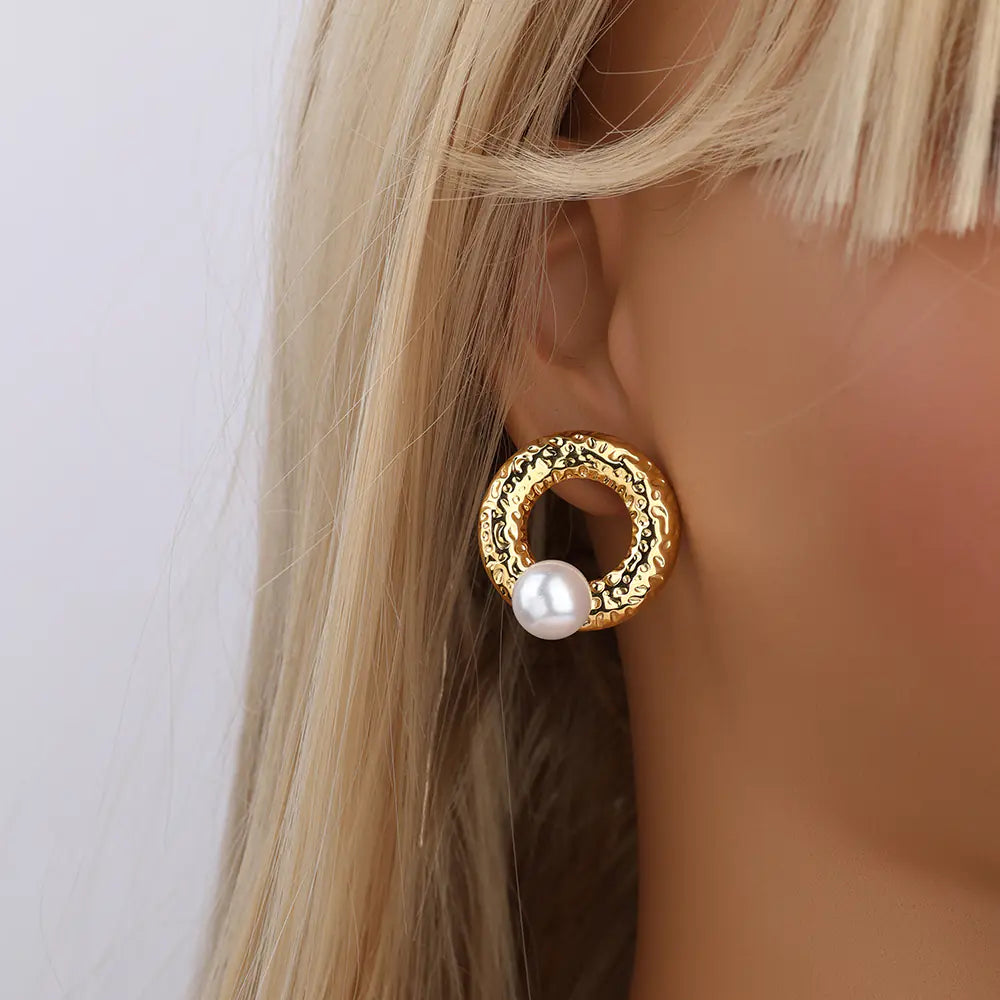 Stainless Steel Hammer Marks Circle Pearl Stud Earrings