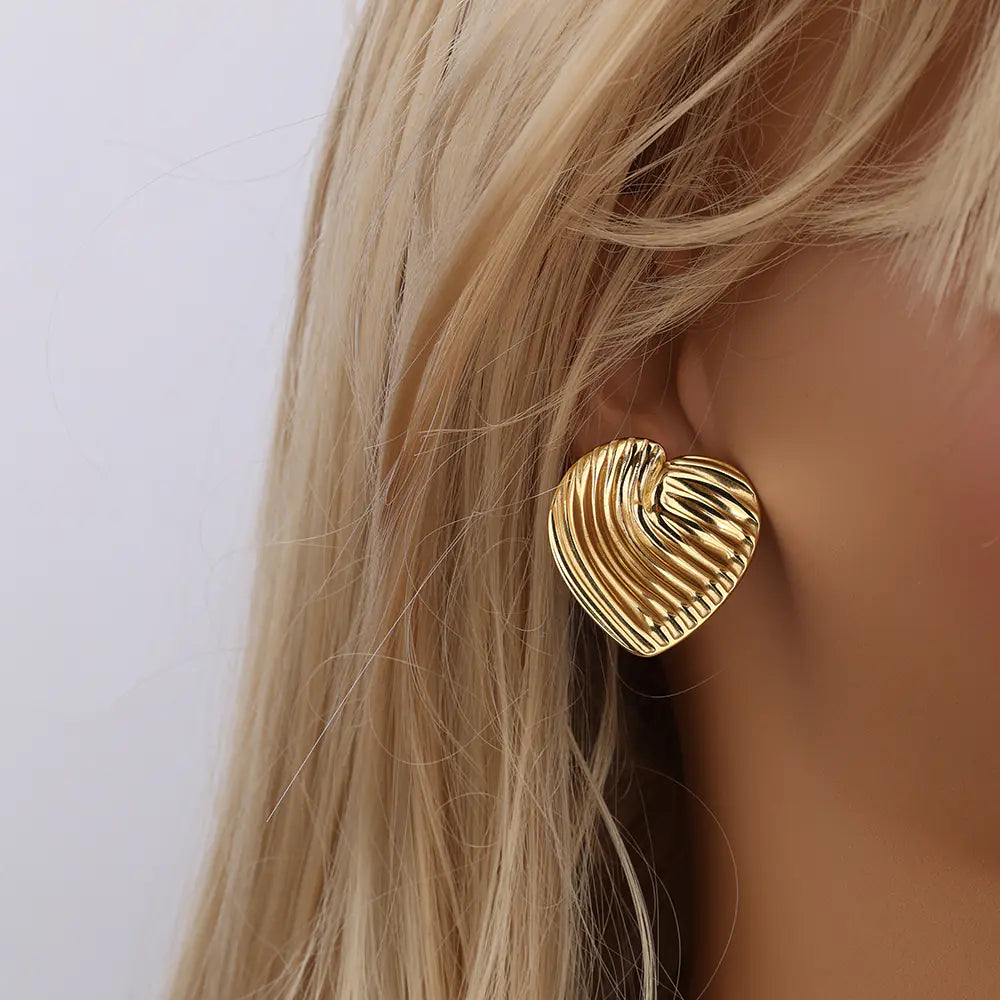 Hot Stainless Steel 3mm Pattern Heart Stud Earrings