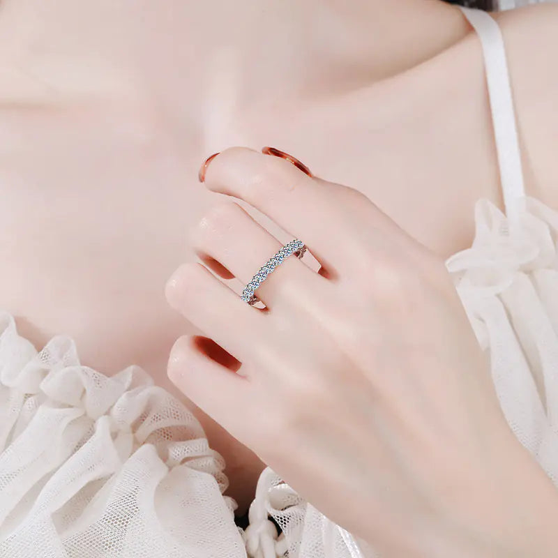 925 Silver 2.2ct Moissanite Single Row Ring