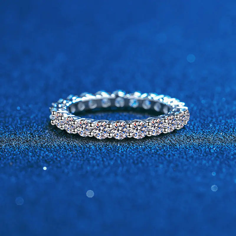 925 Silver 2.2ct Moissanite Single Row Ring